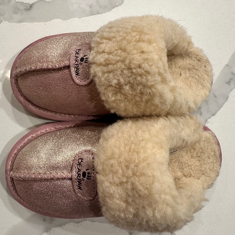 Bearpaw kids slippers size 2
